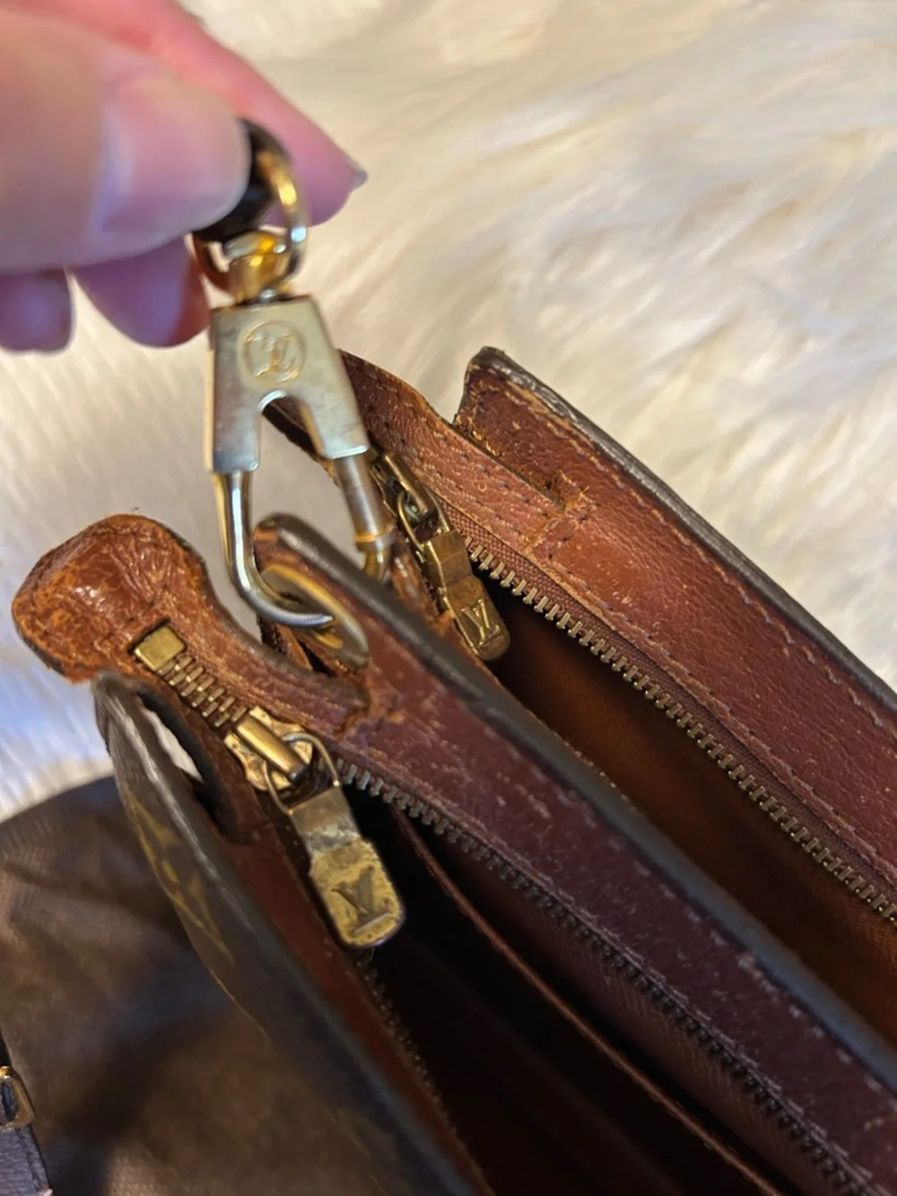 Louis Vuitton Monogram Canvas Brown & Gold Crossbody Bag - Picture 5 of 11